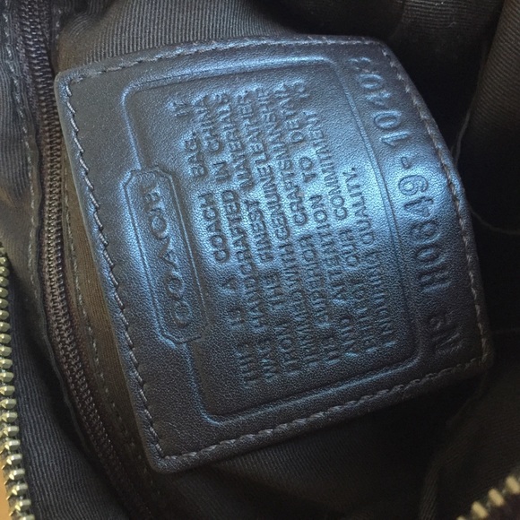 Coach Signature Print Cross Body Bag - Picture 6 of 8